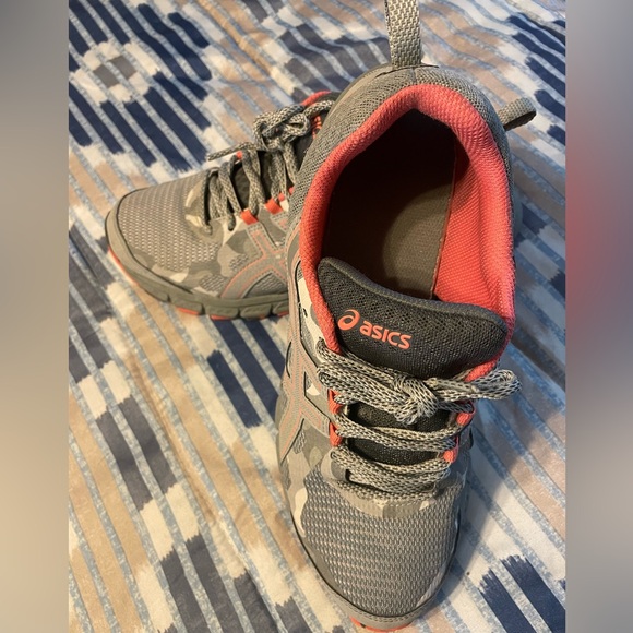 ASICS women's Athletic Shoes in Gray and Coral size 9 - Picture 1 of 8